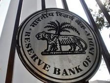 ரிசர்வ் வங்கியின் வட்டி குறைப்புக்கு பிறகு முதலீட்டாளர்கள், கடன் வாங்குவோர் என்ன செய்யணும்?