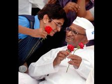ஆடம்பர சந்தைக்கு முதல் அடி!!! லோக்பால் மசோதா எதிரொலி...
