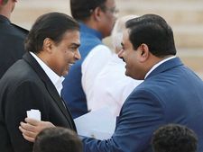 மோடி பதவியேற்பு நிகழ்ச்சியில் நிரம்பி வழிந்த பெரும் புள்ளிகள்!! 