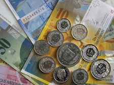 பயம் இல்லாமல் சுவிஸ் வங்கியில் பணத்தை கொட்டிக்கொண்டே இருக்கும் இந்தியர்கள்!!