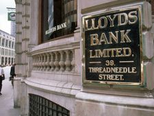 9,000 பணியாளர்களை ஒட்டுமொத்தமாக பணி நீ்க்கம் செய்யும் லாயிட்ஸ் வங்கி!!