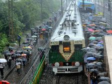 மும்பை பங்குச்சந்தை 200 புள்ளிகள் சரிவு: ரயில்வே பட்ஜெட் எபெக்ட்