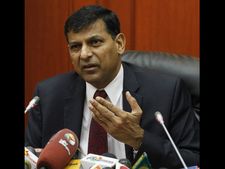 கிரீஸ் பொருளாதார வீழ்ச்சியில் இந்திய சந்தை தப்பிவிடும்: ரகுராம் ராஜன்