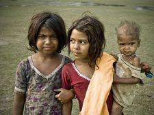 ஏழை மக்களின் சொத்தில் பாதி இவர்களிடம் உள்ளது..!