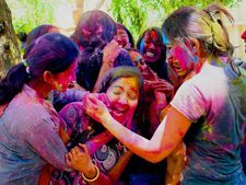 ஹோலி பண்டிகை: சீன பொருட்களின் வருகையால் உள்நாட்டு வியாபாரிகள் சோகம்..!