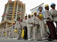 சவுதி அரேபியா அதிரடி முடிவு.. 12 துறைகளில் வெளிநாட்டவர்கள் பணியாற்ற தடை..! 