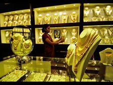  அமெரிக்கச் சந்தை கைகொடுத்தாலும், இந்திய சந்தை கைகொடுக்கல.. தங்கம் விலை உயர்வு..!