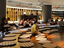 ஊழியர்களை அசரடிக்கும் பிரம்மாண்டமான நவீன அலுவலகங்கள்..!