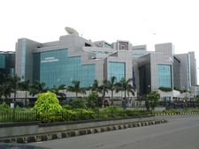 தொழில்நுட்ப கோளாறு காரணமாக முடங்கிய தேசிய பங்குச்சந்தை இயல்பு நிலைக்கு திரும்பியது..!