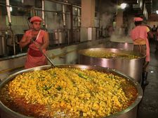 அன்னதானத்திலும் ஜிஎஸ்டி-ன் தாக்கம்? உலகின் மிகப் பெரிய சமையல் அறைக்கு வந்த சிக்கல்..! 