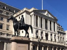 10 வருடத்தில் முதல் முறையாக வட்டியை உயர்ந்திய பாங்க் ஆஃப் இங்கிலாந்து..!