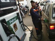 சென்னையில் 4 பைசா வரை சரிந்த பெட்ரோல் விலை..!