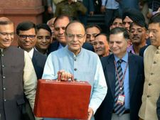 பட்ஜெட் தாக்கல் செய்யும் போது இந்திய நிதி அமைச்சர்கள் பெட்டி எடுத்து வர காரணம் என்ன? 