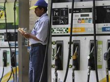 இன்றைய பெட்ரோல் மற்றும் டீசல் விலை..! (02.02.2018)