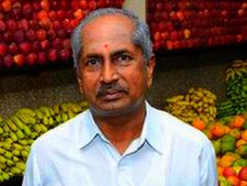 வாழ்க்கை துவங்கியதோ பழ கடையில், வருமானமோ ரூ.300 கோடி.. யார் இவர்..?