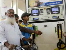 இன்றைய பெட்ரோல் மற்றும் டீசல் விலை..! (19.02.2018)