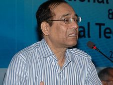 இந்திய சைபர் பாதுகாப்பு துறையின் தலைவர் இணையதள வங்கி சேவையைப் பயன்படுத்துவதில்லை.. ஏன்? 