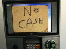 காலியாகி கிடக்கும் ஏடிஎம்கள்.. மீண்டும் வருகிறதா #Demonetisation..? 