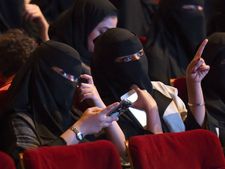 35 வருடத்திற்குப் பின் முதல் முறையாகத் தியேட்டரை திறந்த சவுதி அரேபியா..!