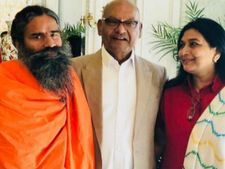 ‘தொழிற்சாலைகள் வளரும் நாடுகளின் தெய்வம்’ வேதாந்தாவின் ஸ்டெர்லைட் ஆதரவாக டிவிட் போட்ட பாபா ராம்தேவ்! 