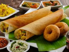 இட்லி, தோசை விலை உயர்வு.. சப்பாத்தி தப்பித்தது..! 
