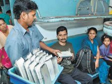 ரயில் பயணிகள் அதிக விலையில் உணவு பொருட்களை வாங்கி ஏமாராமல் இருக்கப் புதிய செயலி அறிமுகம்!