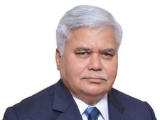 ஆதார் எண் சர்ச்சையில் சிக்கிய டிராய் தலைவருக்கு பதவி நீட்டிப்பு வழங்கிய மத்திய அரசு!