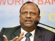 நாங்க என்ன குப்பத் தொட்டியா கொந்தளித்த எஸ்பிஐ தலைவர்