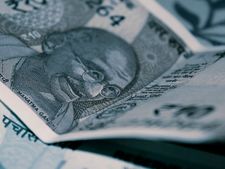 காலை வாரும் கவர்மெண்ட் வங்கிகள், தட்டித் தூக்கும் தனியார் fixed deposit