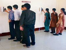 மாணவர்களுக்கு Bio Metric attendance வைக்கும் கல்லூரிகள்..!