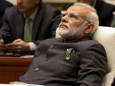 மோடிஜிக்கு ஆப்பு! உங்களுக்கு தான் இந்த 3 செக் வெச்சிருக்கேன்! பழிவாங்கும் ட்ரம்ப்..!