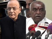 பட்ஜெட் 2019: அல்வாவை மிஸ் செய்த அருண் ஜெட்லி- டேஸ்ட் செய்த பொன். ராதாகிருஷ்ணன்