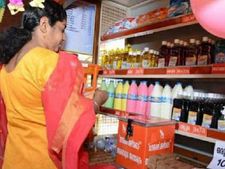 நெகிழ வைத்த கேரள சேட்டன்கள்..! இந்தியாவே பெருமைப்பட வேண்டிய நேர்மைக் கடை..! 