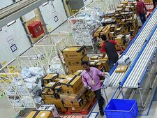 Amazon-ல் ஒரு மணி நேரத்துக்கு ரூ.120 கூலி..! வார சம்பளம் கொடுத்து மாணவர்களை கவறும் Amazon! 