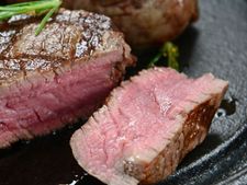 Beef சாப்பிடுறீங்களா..? ஒரு ப்ளேட் 23,999 ரூபாய் மட்டுமே..! என்னங்க பீஃப் ரெடியா இல்லையா..?