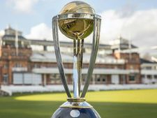 உலகக்கோப்பை கிரிக்கெட் பார்க்க ரசிகர்கள் பறக்கிறார்கள் - வருமானத்தை அள்ளும் இங்கிலாந்து..!