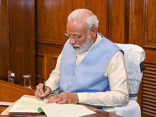 மோடி சர்க்கார் 2.0: முதல்நாள் முதல் கையெழுத்து எந்தெந்த திட்டங்களுக்கு தெரியுமா