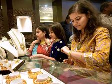 Gold Price: விண்ணைத் தாண்டி வரும் தங்கம் விலை..! 814 டன் தங்கத்தை வைத்திருக்கும் ஒரு ட்ரஸ்ட்! 