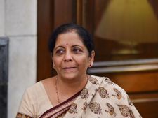பங்குச்சந்தைகள் சரிவுகள் என்னை பாதிக்காதவாறு கவனமாக இருக்கிறேன் - நிர்மலா சீதாராமன்