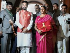நிர்மலா சீதாராமன் பட்ஜெட்டால் பயனடைந்த கார்ப்பரேட் நிறுவனங்கள் - எப்படி தெரியுமா