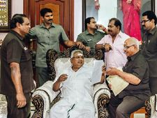 Saravana Bhavan அண்ணாச்சியைப் பாராட்டிய முருகன் இட்லிக் கடை உரிமையாளர் மனோகரன்..!