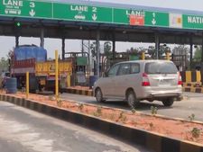 பத்திரமா வீட்டுக்கு போய் சேரணும்னா ஒழுங்க டோல் கேட்ல கேட்ட பணத்தை தாங்க- நிதின் கட்கரி