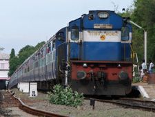 Railways Privatization: ஆஹா, சொன்ன மாதிரியே 2 ரயில தனியாருக்கு விட்டாய்ங்களே..! 