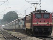 ஐயா மோடி தனியாருக்கு இன்னும் 2 ரயில்களா.. பயண நேரத்தை குறைக்க ரூ.13,500 கோடி முதலீடாம்.. 
