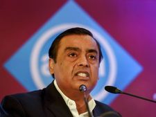 ரிலையன்ஸ் வரலாற்றில் முதல் முறையாக.. ஏன் இந்த திடீர் முடிவு..?
