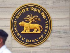 6 மாத இஎம்ஐ  ஒத்திவைப்பு, கடன்களுக்கான வட்டி தள்ளுபடி பற்றி சொல்லுமா ஆர்பிஐ? எதிர்பார்ப்பில் மக்கள்!