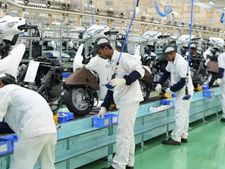 Automobile துறையில் 32,000 பேருக்கு வேலை போச்சுங்கய்யா! வேலையிழப்பு பயத்தில் 10 லட்சம் பணியாளர்கள்! 
