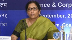 பட்டையை கிளப்பும் பங்கு சந்தை.. உச்சத்தில் சென்செக்ஸ், நிஃப்டி! 