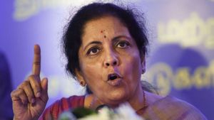ஆட்டோமொபைல் துறையின் சரிவிற்குக் காரணம் ஓலா, உபர்: நிர்மலா சீதாராமன்