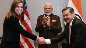 50 லட்சம் டன் இயற்கை எரிவாயுக்கு ஒப்பந்தம்.. தூள் கிளப்பிய மோடி! 